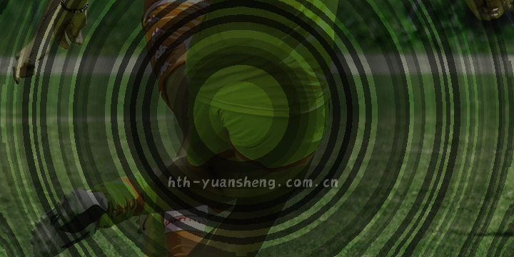 终场前3分钟，红队2比1领先蓝队，记分板数字在灯光下闪烁。